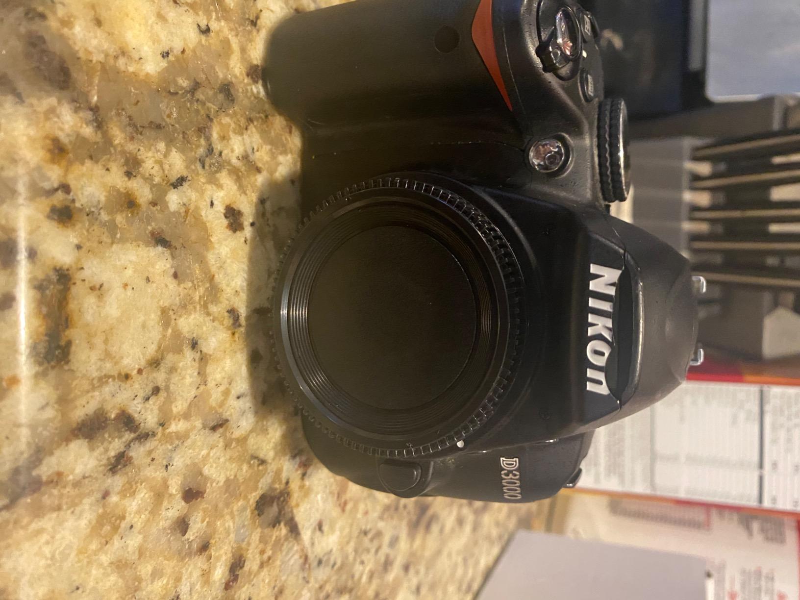 Nikon D3000 10.2MP Digital SLR Camera with 18-55mm f/3.5-5.6G AF-S DX VR Nikkor Zoom Lens customer photo 1