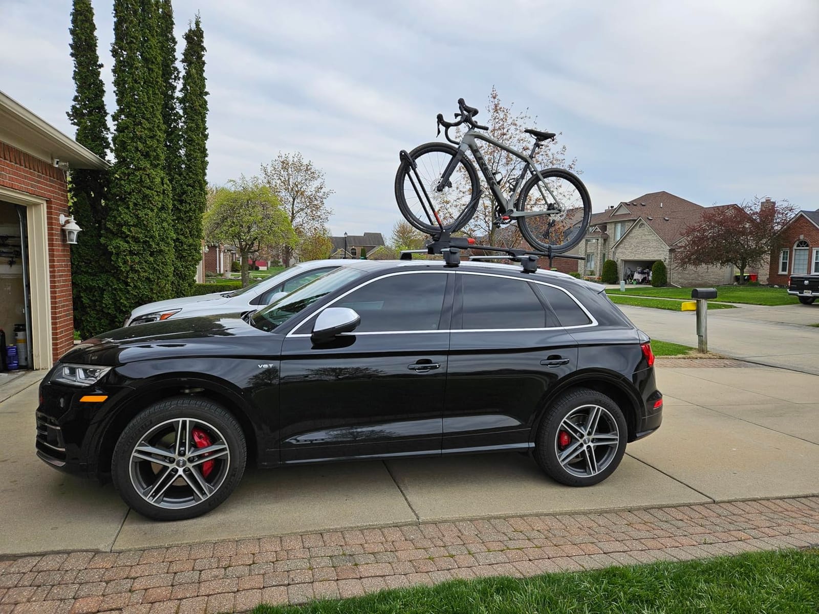 Yakima FrontLoader Rooftop Bike Rack Mount, Car & SUV Roof Carrier customer photo 2