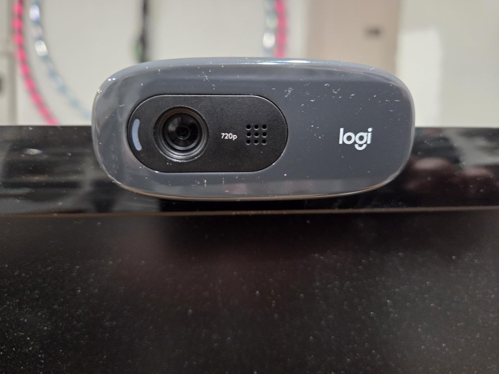 Logitech C270 720p Webcam Plug-and-Play Wide Screen Video Calling - Black | Auto-Light Correct, Noise-Reducing Mic, Zoom, Microsoft, Teams, Skype, Nintendo Switch 2 New GameChat Mode, PC Mac compatible customer photo 1