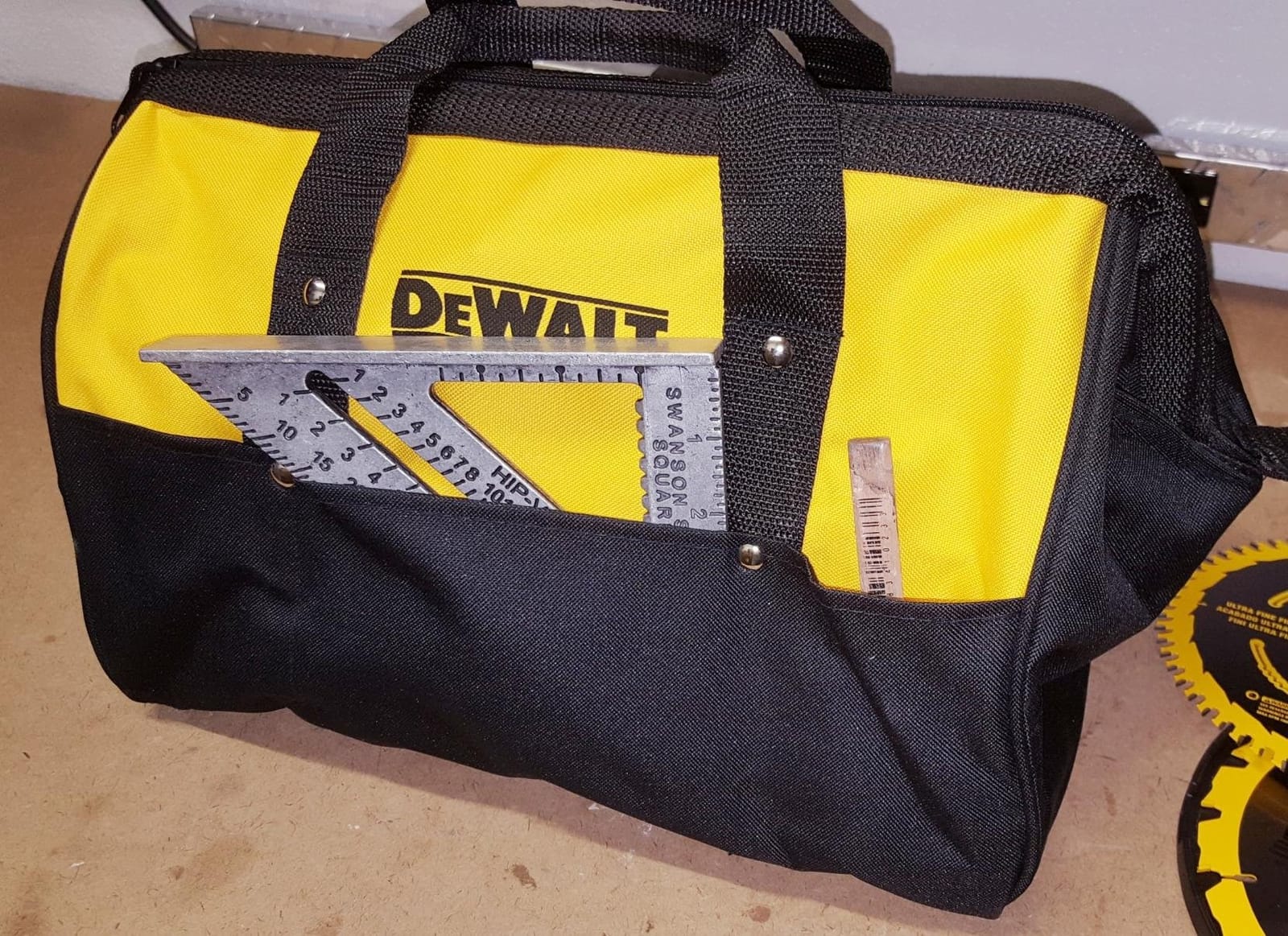 DEWALT Circular Saw, 7-1/4 inch, Pivoting with up to 57 Degree Bevel, Corded (DWE575SB) customer photo 2