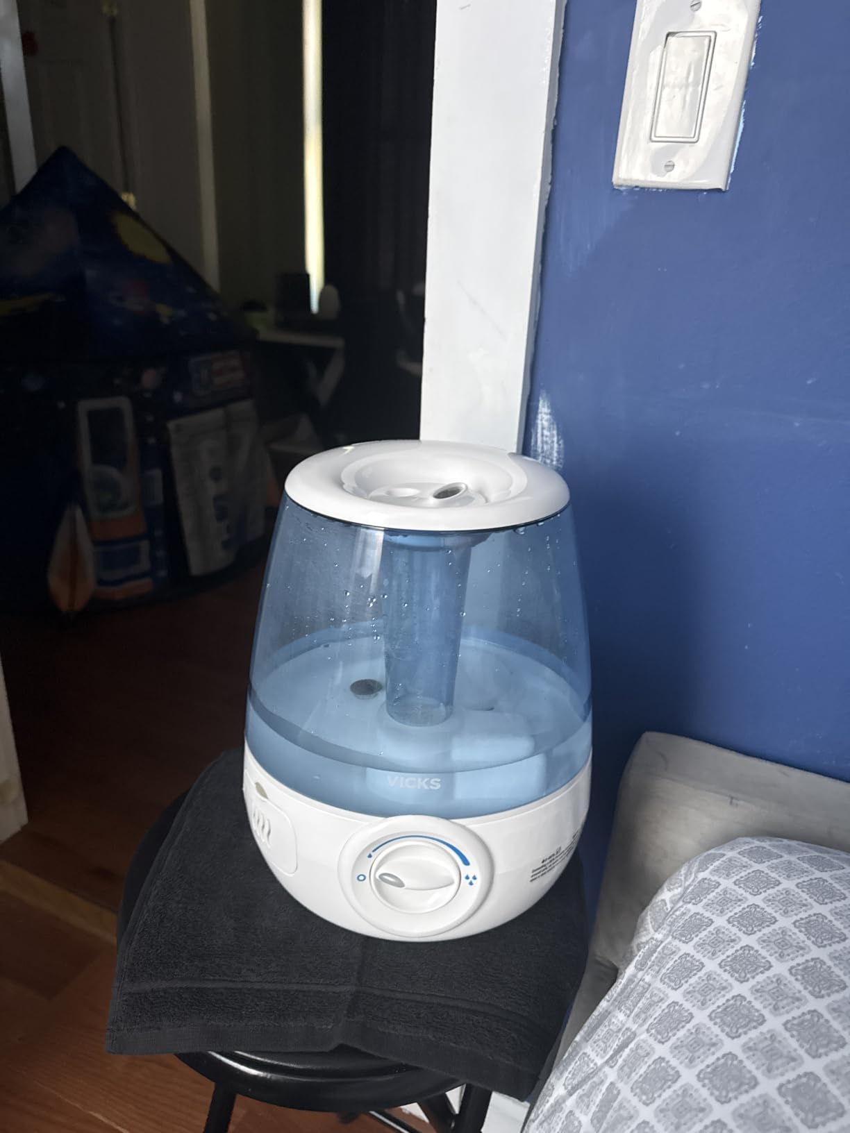 Vicks Filter-Free Ultrasonic Humidifier for Bedroom or Nursery 1.2 Gal Tank customer photo 2
