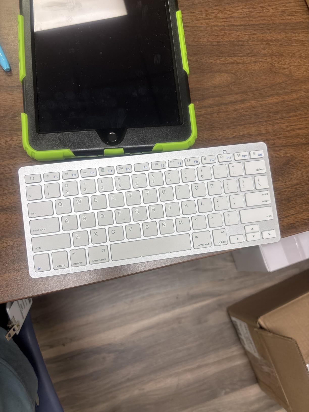 OMOTON Ultra-Slim Bluetooth Keyboard for iPad,iPad Pro/Air/Mini,iPhone customer photo 2