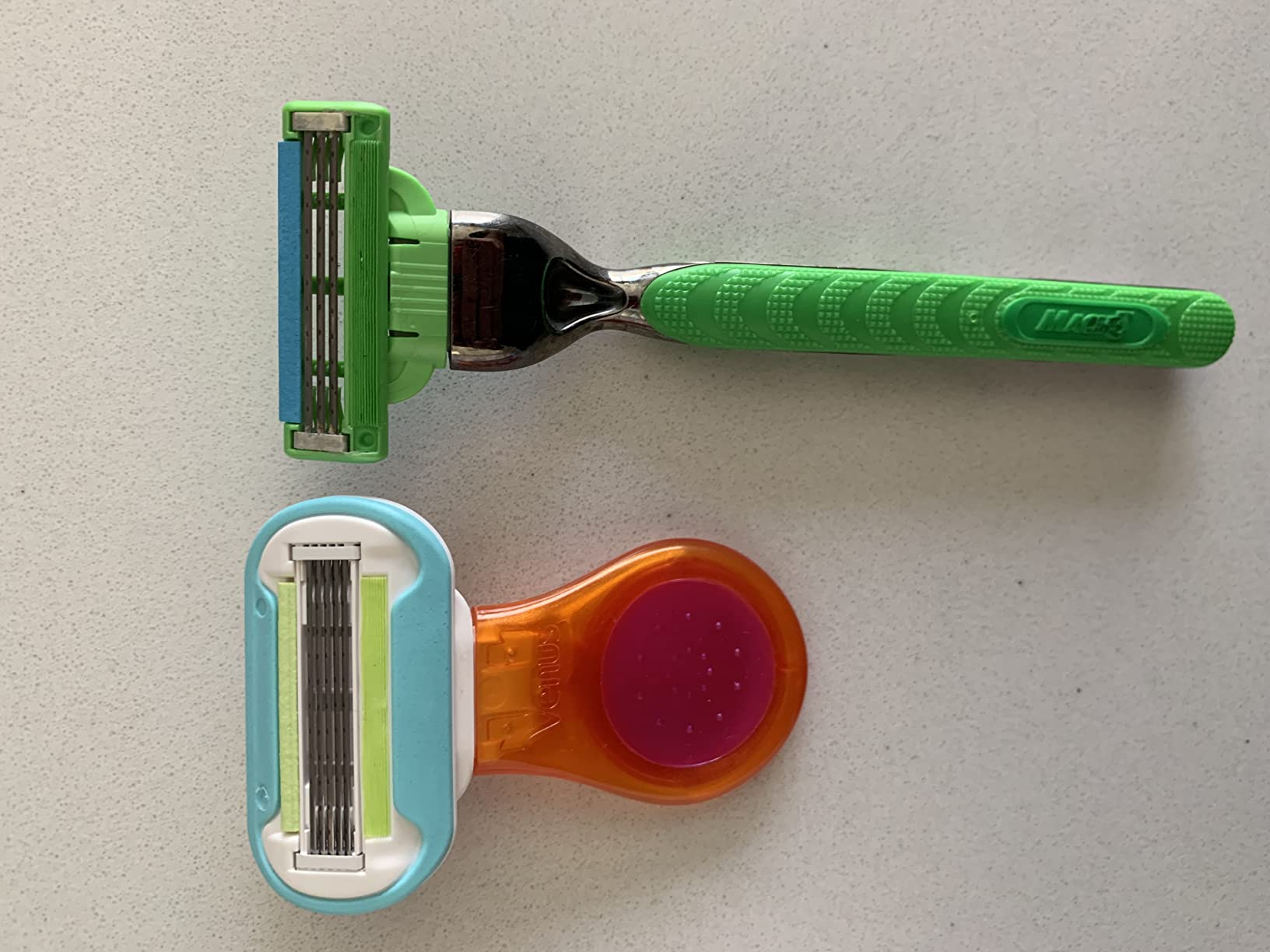 Gillette Venus Extra Smooth Travel Razor Kit for Women, Mini Handle + Refill + Case customer photo 1