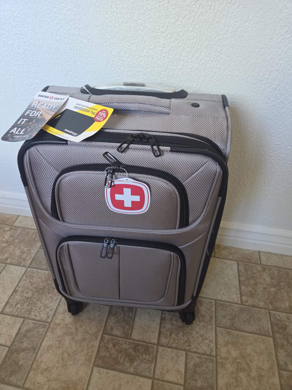 SWISSGEAR Sion Carry-On Spinner Luggage, Softside Expandable, Lightweight Suitcase, Dark Grey, 22.75-Inch customer photo 1