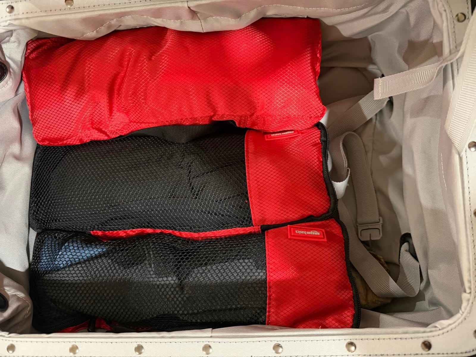 Amazon Essentials 4-Piece Packing Cubes Travel Accessories Set, Luggage Organizer, Suitcase Organizer with Double Zipper, Mesh Top, Space-Saving, Large, Gray (Previously Amazon Basics) customer photo 1