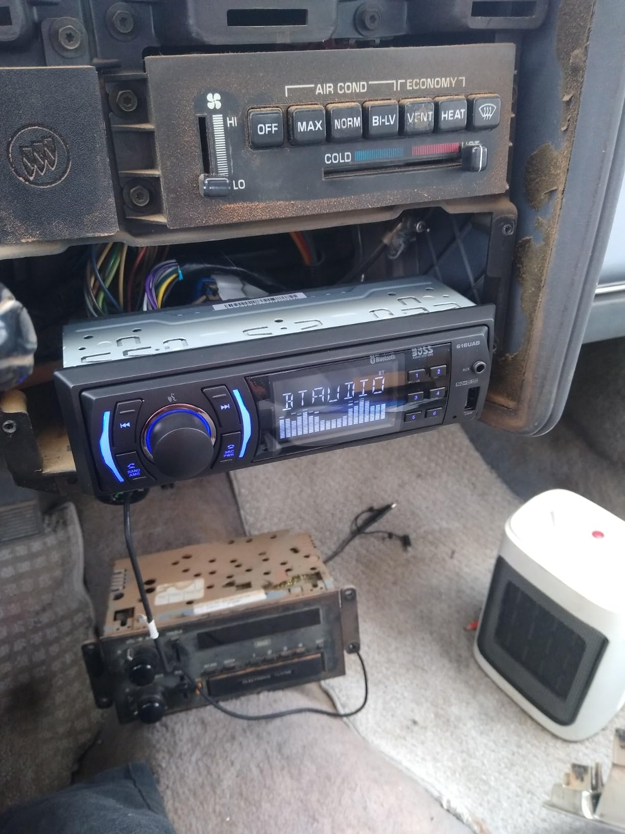 BOSS Audio Systems 616UAB Single DIN Bluetooth Car Stereo, No DVD, USB customer photo 2