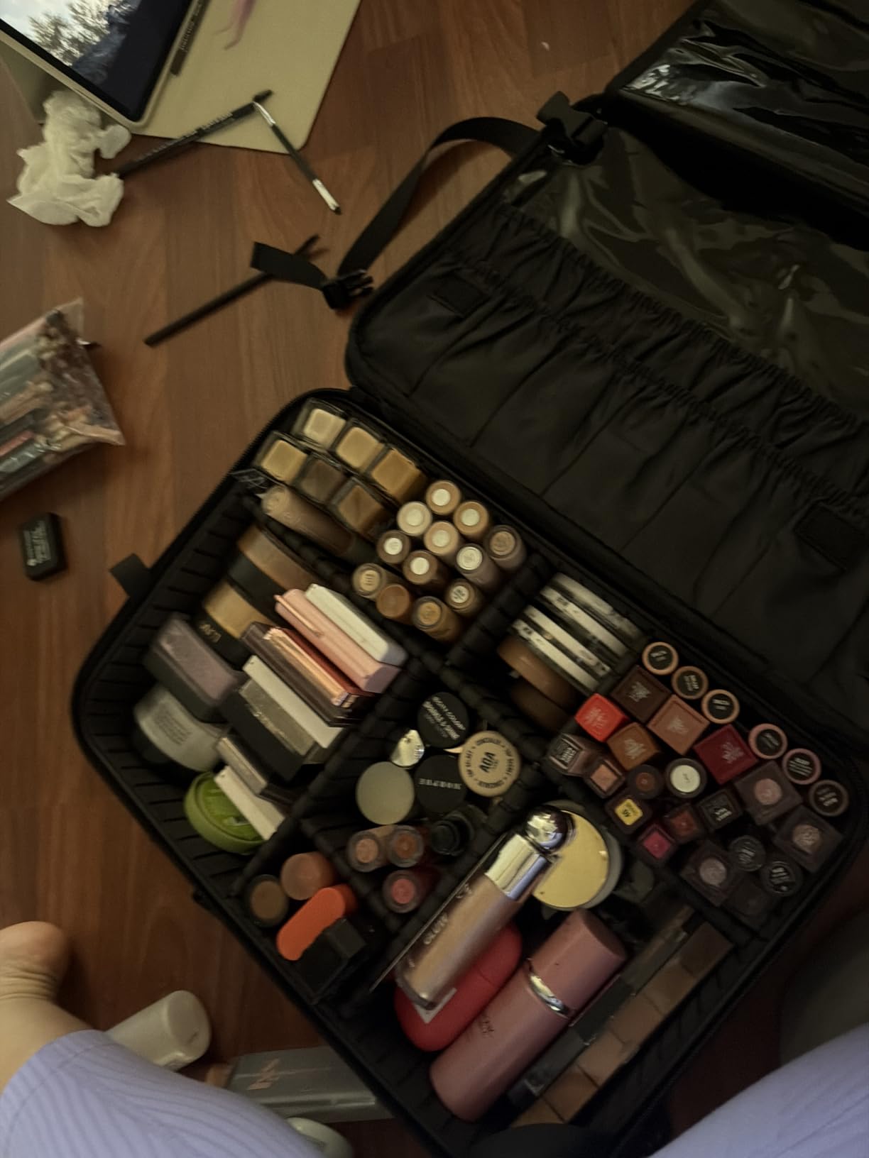 Relavel Makeup Case Large Makeup Bag Professional Train Case 16.5 inches Travel Cosmetic Organizer Brush Holder Waterproof Makeup Artist Storage Box, 3 Layer Large Capacity, with Adjustable Strap customer photo 1