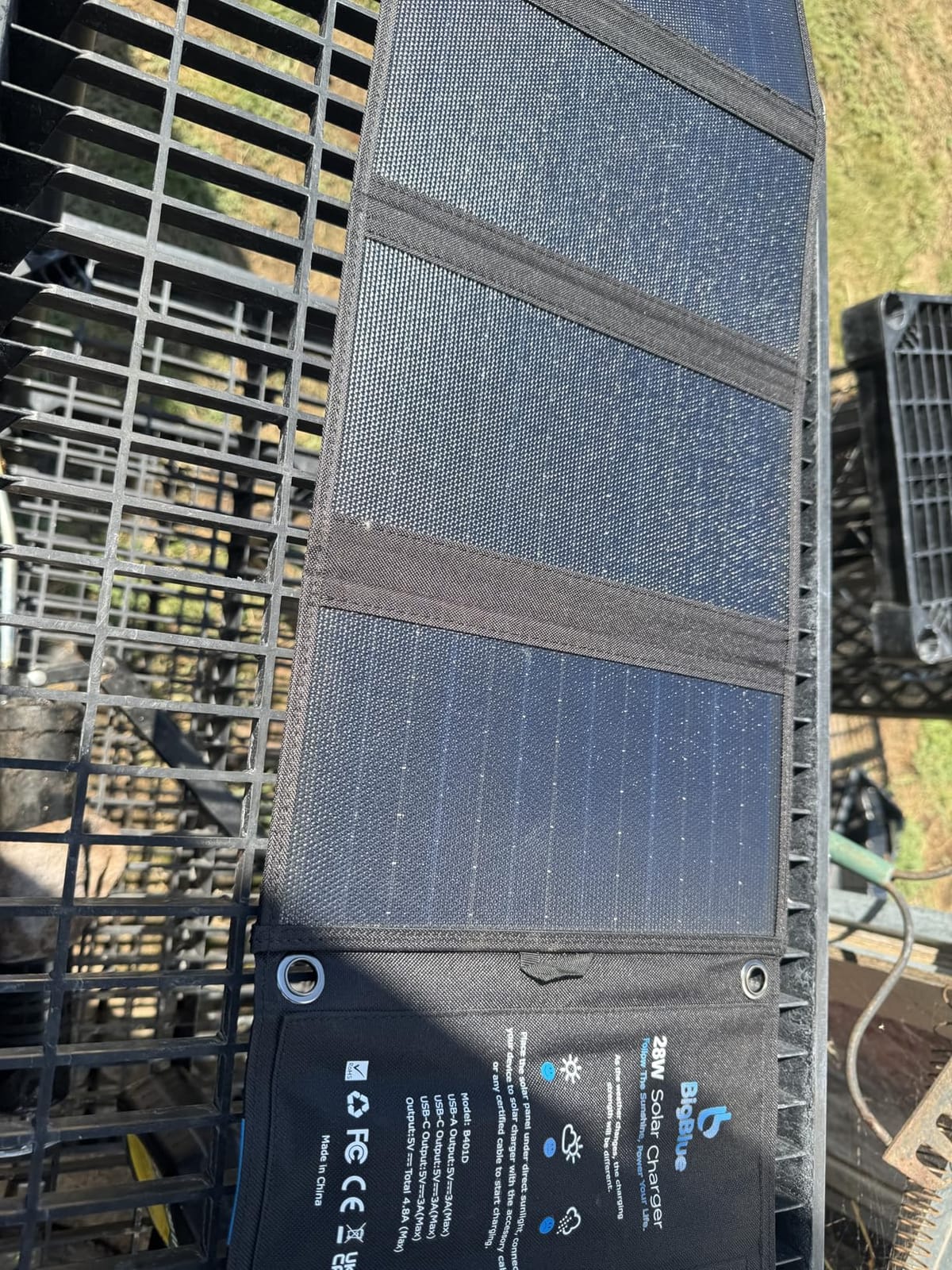 BigBlue 28W High-Efficiency Solar Panel Charger with Dual USB-C and USB-A customer photo 1