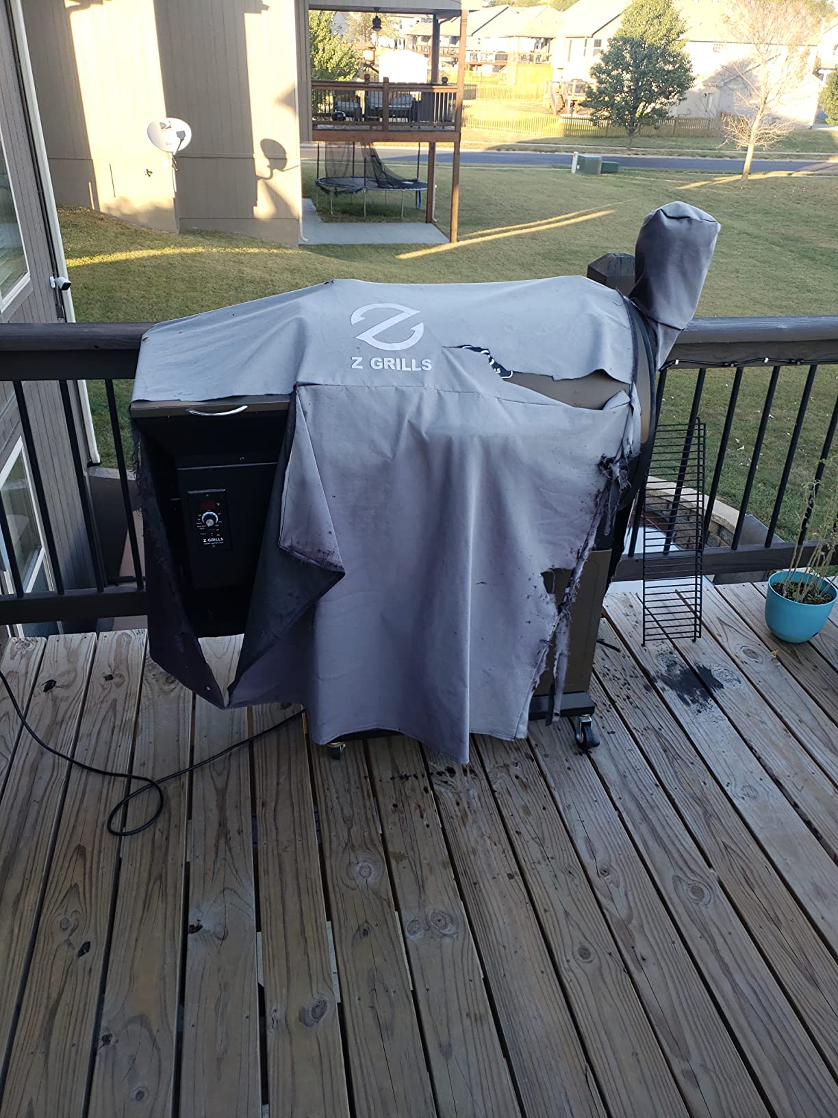 Z GRILLS Wood Pellet Grill Smoker with PID Control, Rain Cover, 700 sq. in Cooking Area for Outdoor BBQ, Smoke, Bake and Roast, 700D customer photo 1