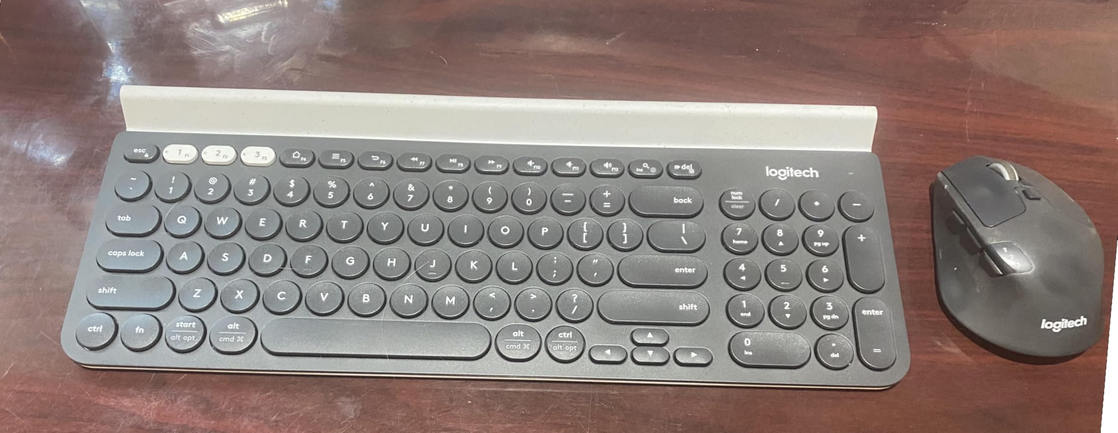 Logitech K780 Multi-Device Wireless Keyboard with Built-in Cradle, Speckles customer photo 1