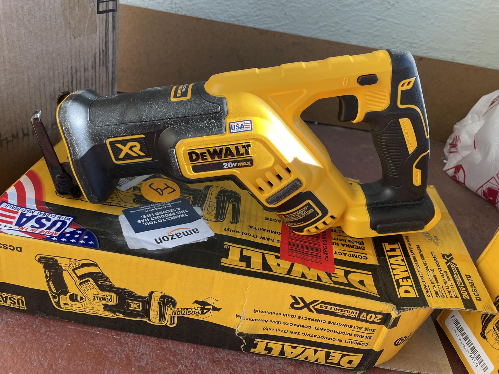 DEWALT 20V MAX XR Reciprocating Saw Cordless, Brushless, Compact,Variable Speed, Pivoting Head, LED Light, Tool Only (DCS367B) customer photo 2