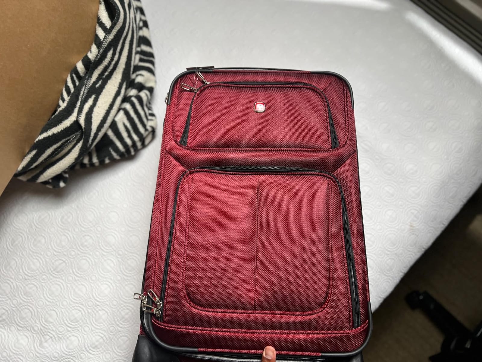 SWISSGEAR Sion Softside Expandable Spinner Luggage Durable Lightweight Travel Suitcase, Pewter, Checked-Medium customer photo 1