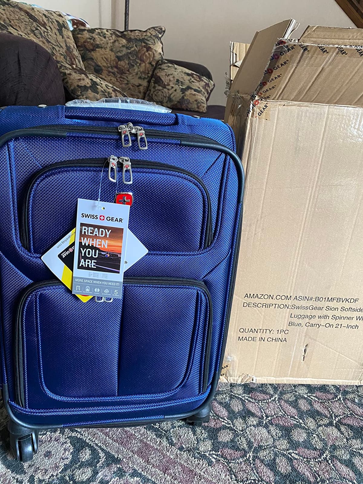 SWISSGEAR Sion Carry-On Spinner Luggage, Softside Expandable, Lightweight Suitcase, Blue, 22.75-Inch customer photo 2