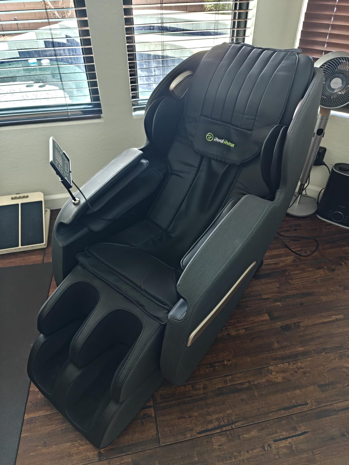 Real Relax SL-Track Full Body Massage Chair, Zero Gravity Recliner, Black customer photo 1
