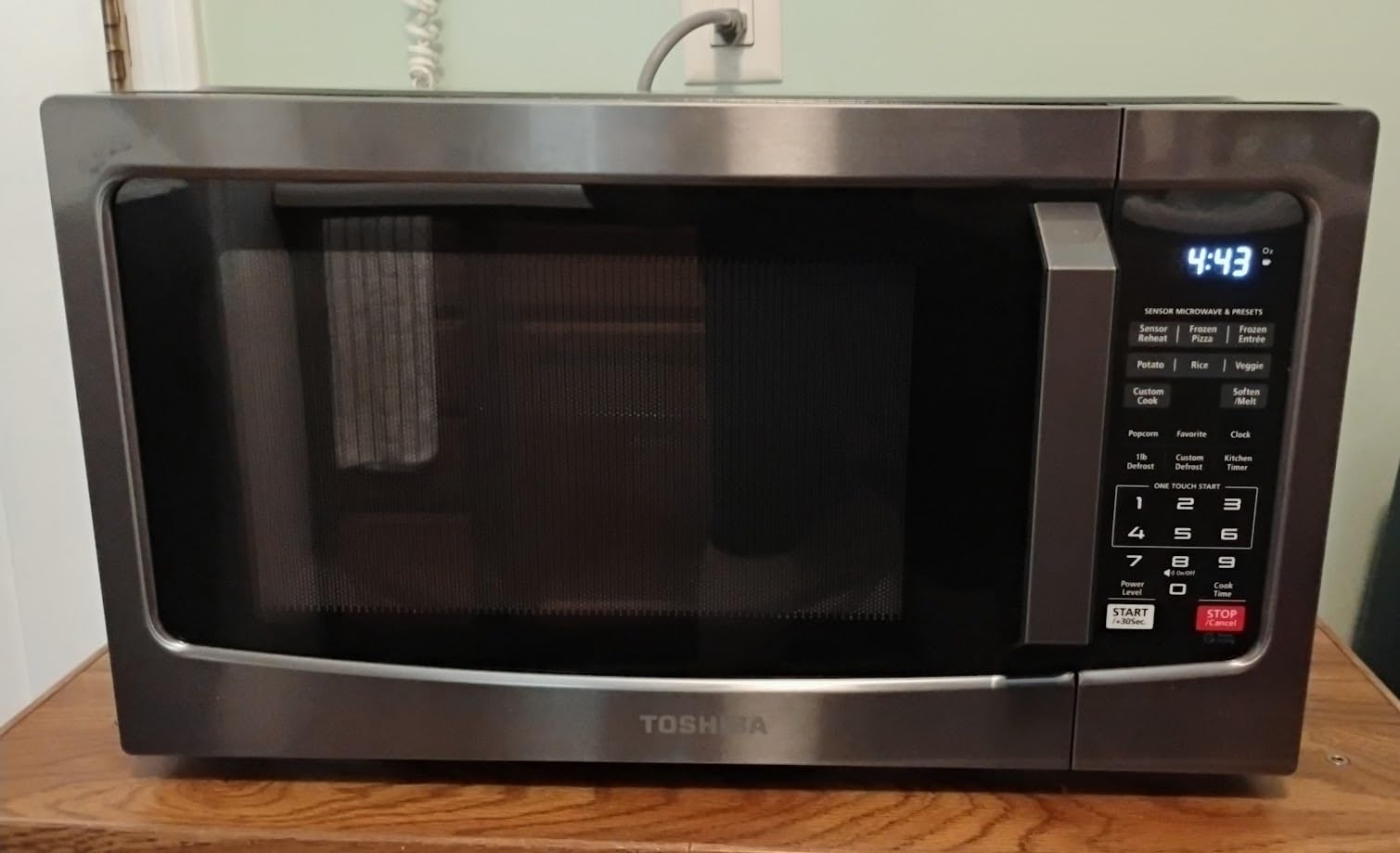 TOSHIBA Countertop Microwave Oven, 1.2 Cu.Ft, 1000W, Black customer photo 1