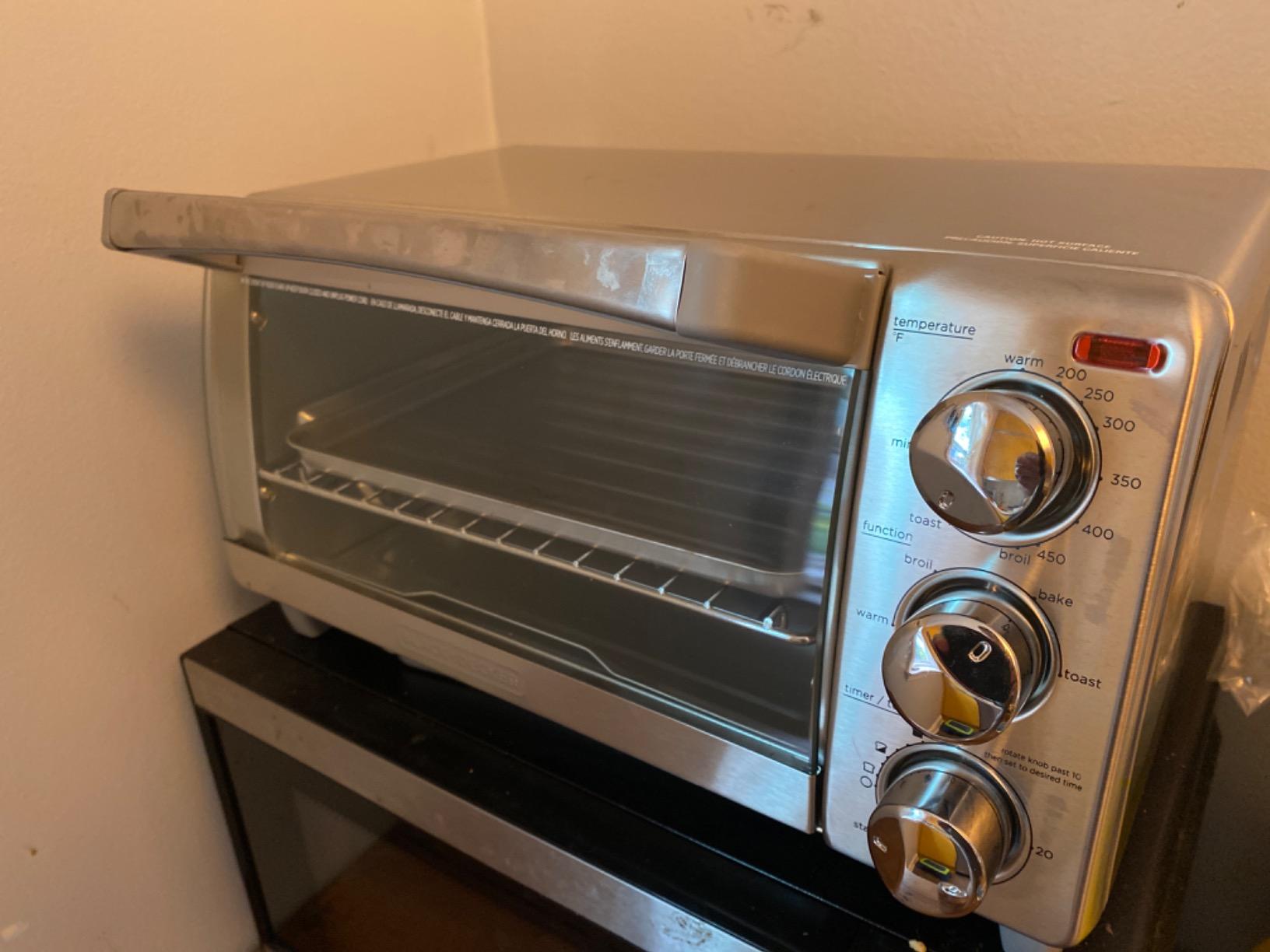 BLACK+DECKER 4-Slice Toaster Oven with Natural Convection, Stainless Steel, TO1760SS (TO1760SST-1) customer photo 1
