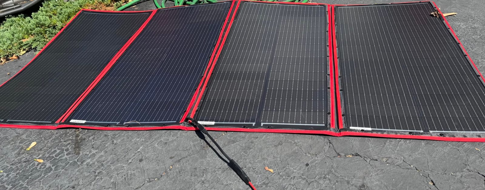 DOKIO 100W Portable Foldable Solar Panel Kit for 12V Battery Charging customer photo 2