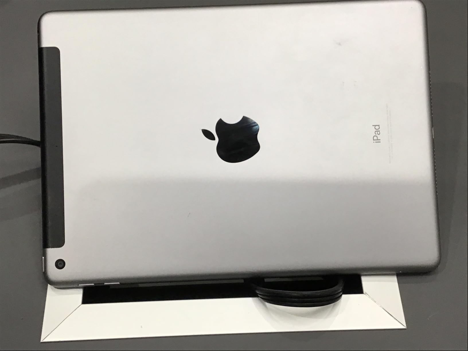 Apple 2017 iPad (9.7-inch, WiFi + Cellular, 32GB) - Space Gray (Renewed) customer photo 1