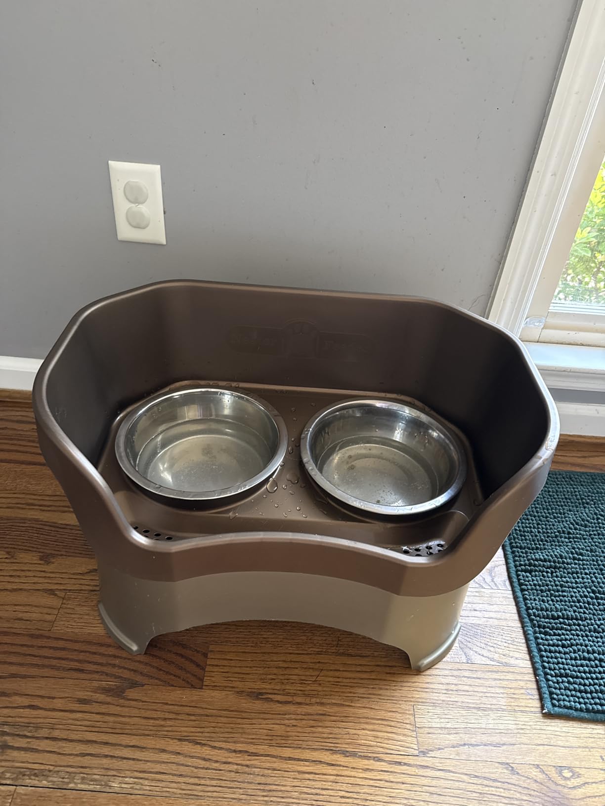 Neater Pet Brands Neater Feeder Deluxe Mess Proof Dog Bowls Elevated for Large Dogs Over 40 lbs, Made in USA, No Spill Raised Dog Food Bowl Stand Feeding Station, Food and Water Bowl Set, Black customer photo 1