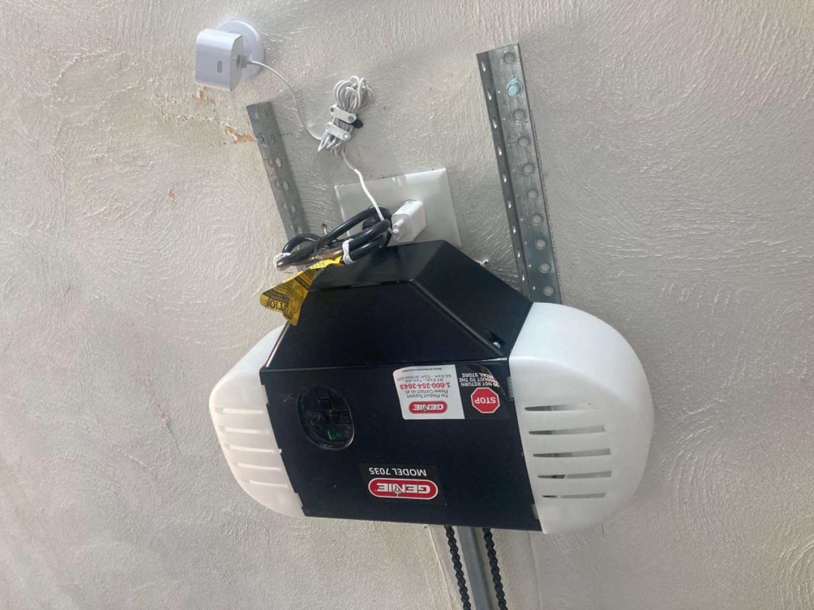 Genie Chain Drive 750 3/4 HPc Garage Door Opener w/Battery Backup - Heavy Duty - Operate your garage door when the primary power is out - Wireless Keypad Included, Model 7035-TKV,BLACK customer photo 2