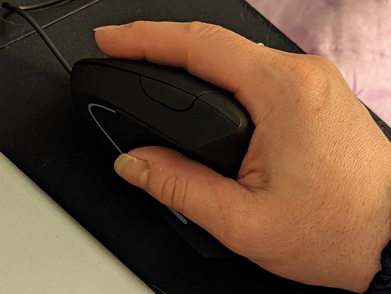 Lekvey Ergonomic Mouse, Rechargeable Vertical Wireless Mouse, Comfort Grip customer photo 2