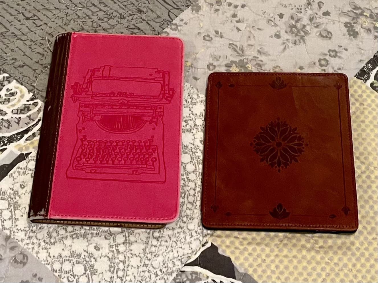 Kindle Oasis – With 7” display and page turn buttons – Wi-Fi + Free Cellular Connectivity, 32 GB, Graphite customer photo 1