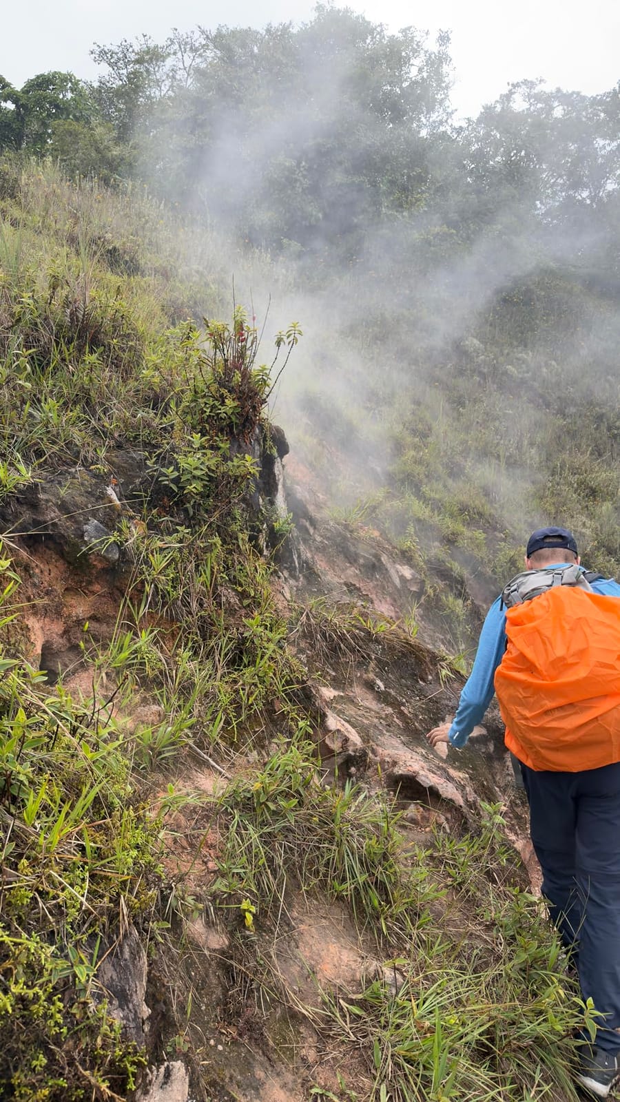 Loowoko 50L Hiking Backpack with Rain Cover for Both Men & Women customer photo 2