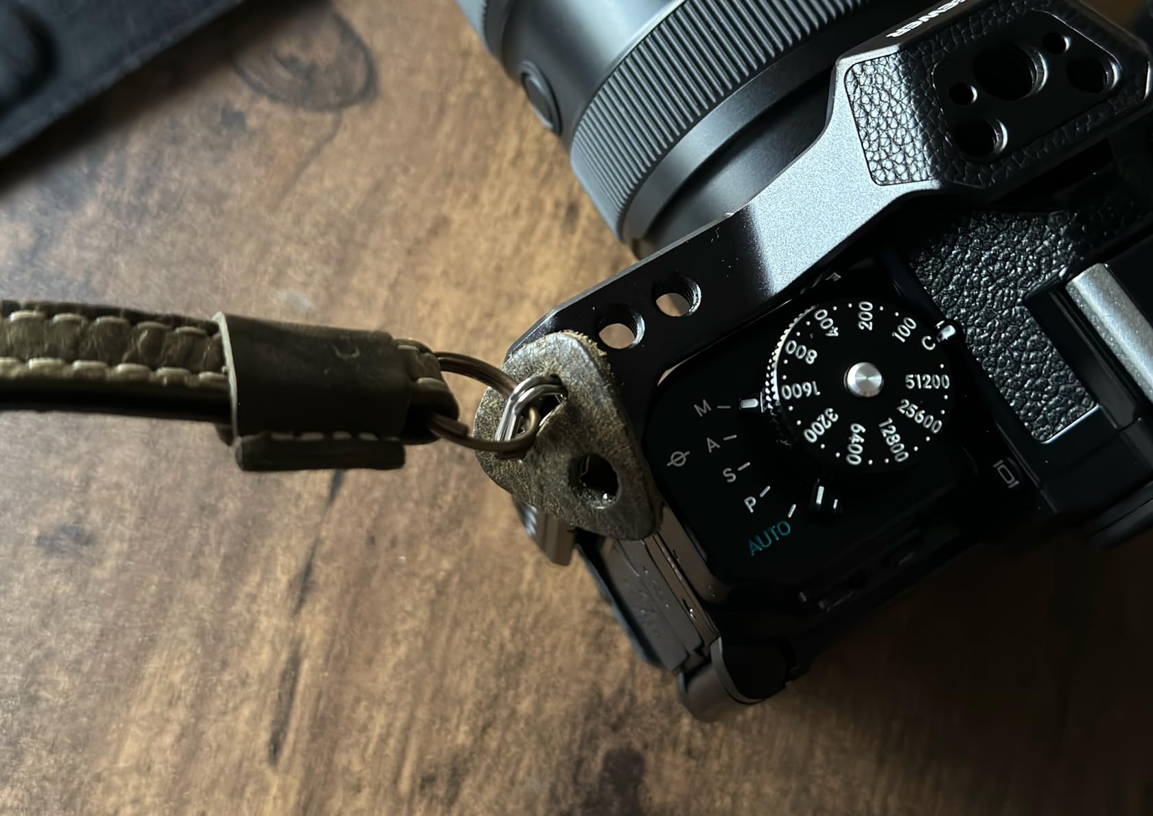 MegaGear Sierra Genuine Full-Grain Leather Camera Strap — Vintage Shoulder & Neck Strap for Canon, Sony, Fuji, Leica, Nikon, Olympus DSLR & Mirrorless — 39-47 in Adjustable, Hand-Stitched, Brown customer photo 1