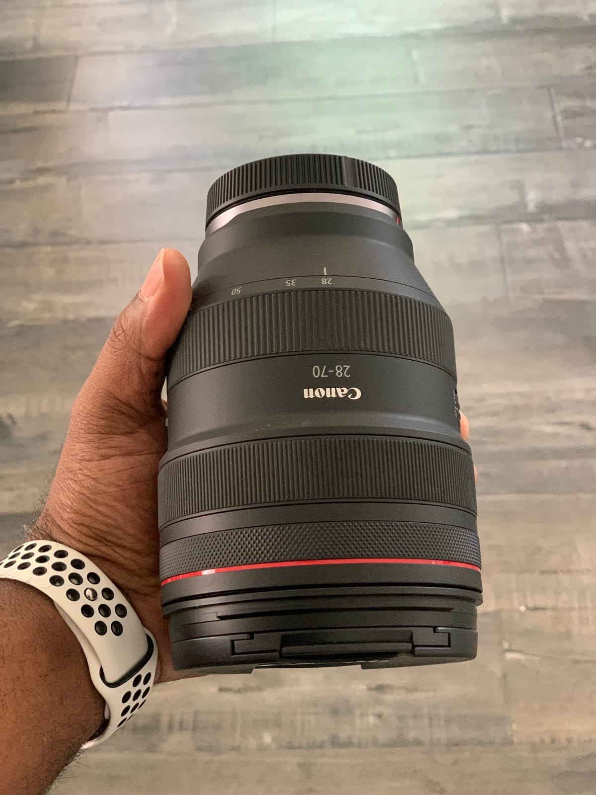 Canon RF28-70mm F2 L USM Lens, Zoom Lens, Compatible with EOS R Series Mirrorless Cameras, Black customer photo 1