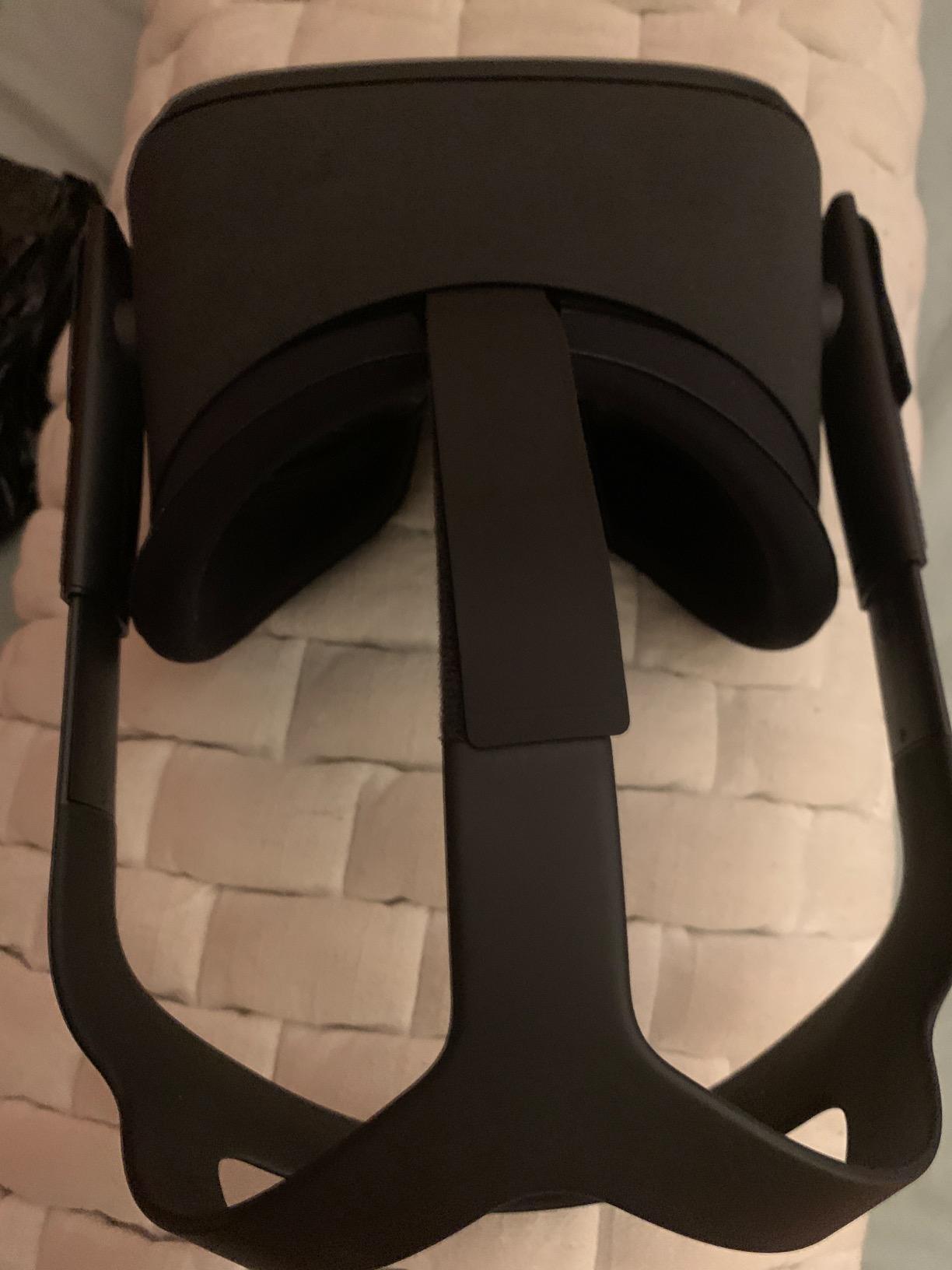 Oculus Quest All-in-one VR Gaming Headset – 64GB customer photo 1