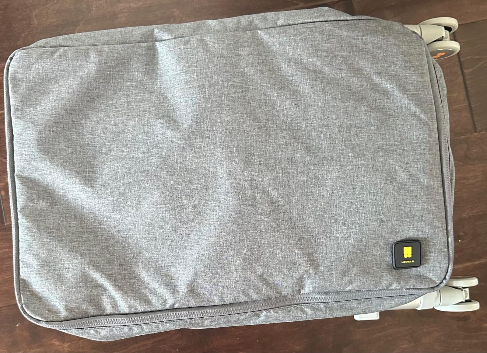 LEVEL8 Gibraltar Carry on Luggage, 20 Inch Aluminum Zipperless Luggages Airline Approved, Hardside Suitcase with TSA Lock and Spinner Wheels, Silver customer photo 1