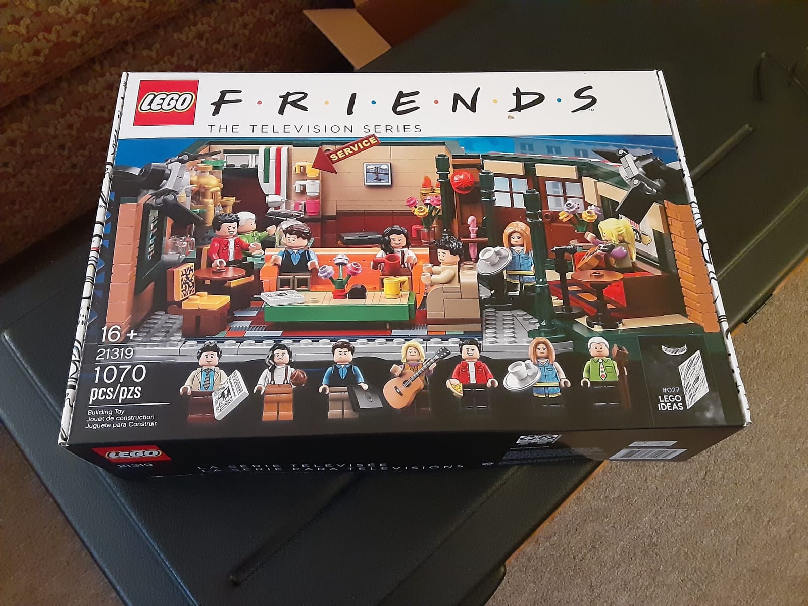LEGO Ideas 21319 Central Perk Building Kit (1,070 Pieces) customer photo 1