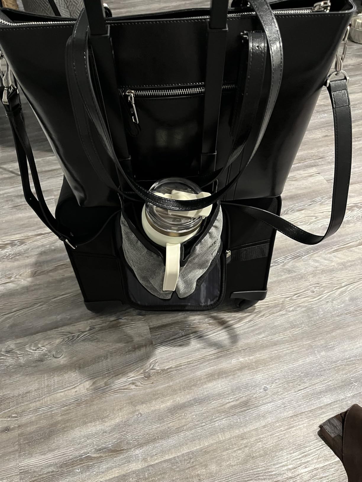 riemot Luggage Travel Cup Holder Free Hand Drink Carrier - Hold Two Coffee Mugs - Fits Roll on Suitcase Handles - Gifts for Flight Attendants Travelers Accessories Grey customer photo 2