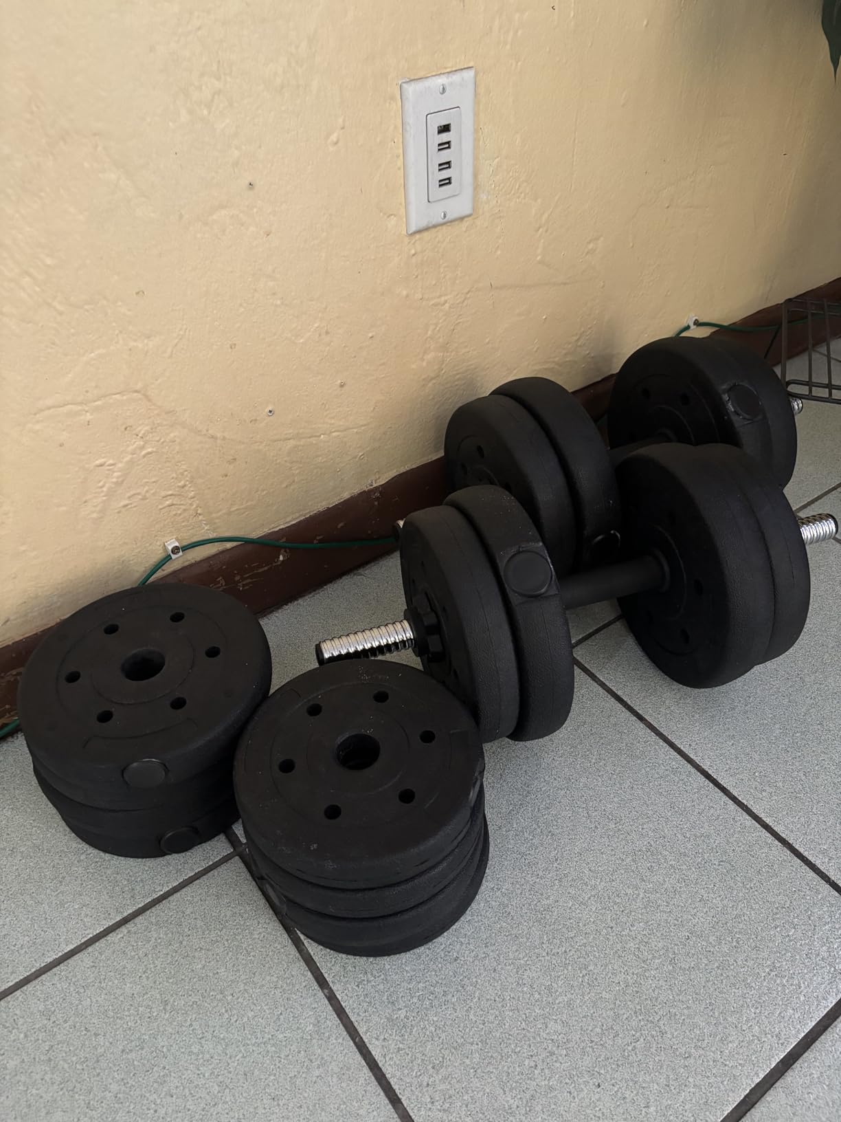 Yaheetech Adjustable Dumbbell Set Free Weights with Spinlock Collars, Black customer photo 1