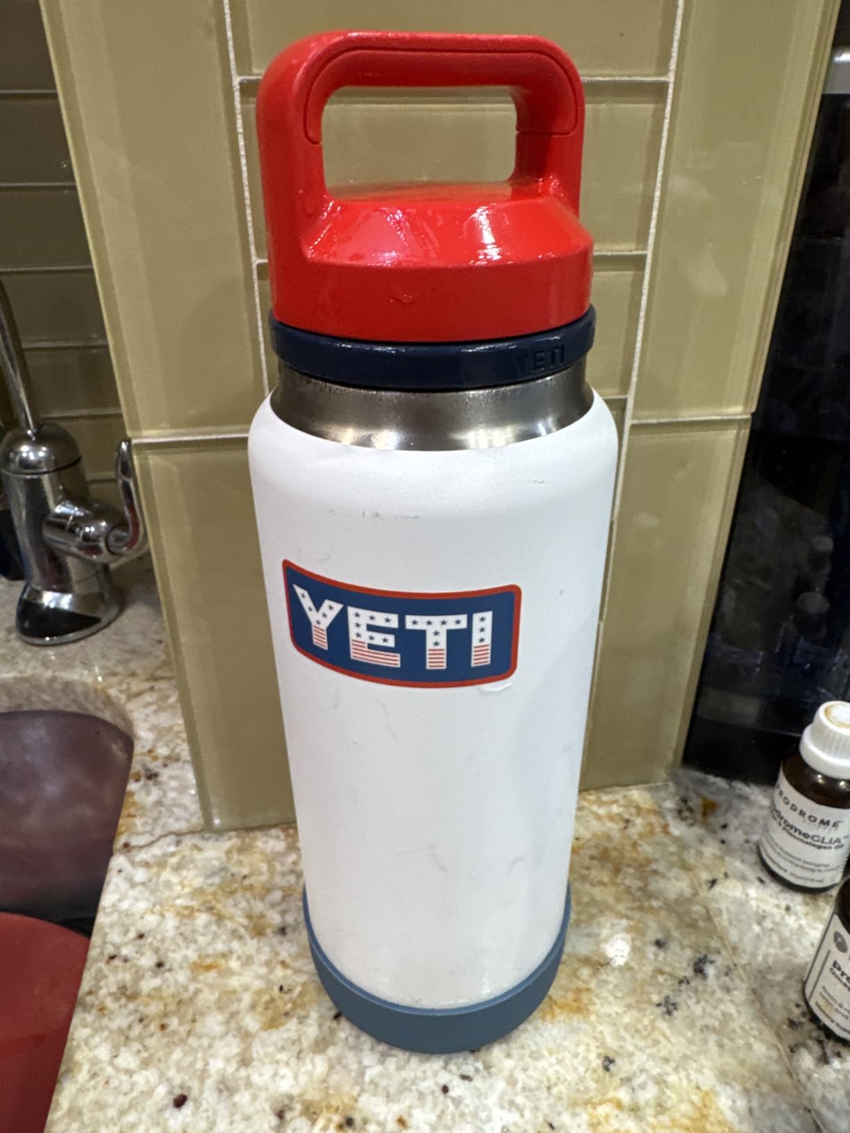 YETI Rambler 36 oz Bottle, Vacuum Insulated, Leakproof, Stainless Steel with Chug Cap customer photo 1