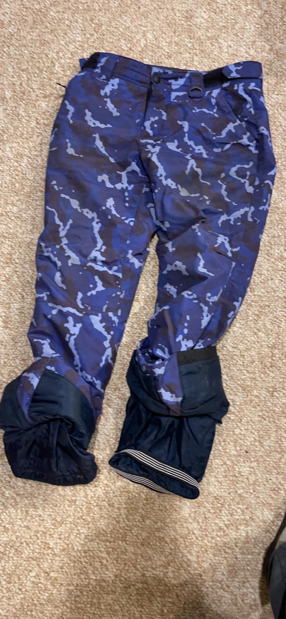 Amazon Essentials Men's Water-Resistant Insulated Snowboard Ski Snow Pant customer photo 2
