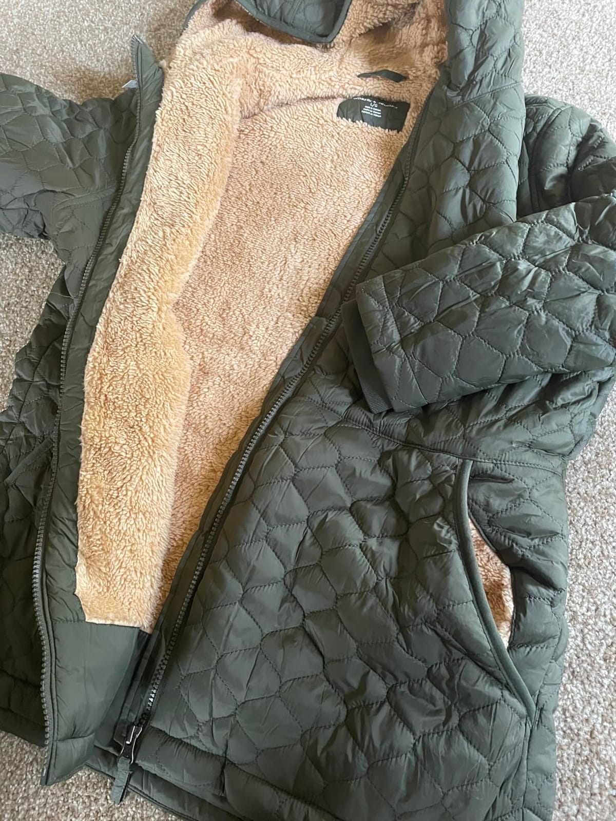 Amazon Essentials womens Lightweight Quilted Full-Zip Water-Resistant Sherpa-Lined Hooded Puffer Jacket customer photo 1