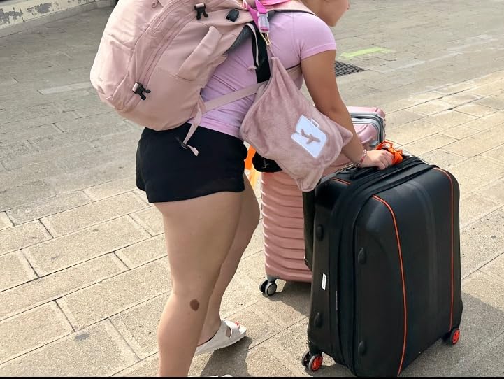 EverSnug Travel Blanket and Pillow - Premium Soft 2 in 1 Airplane Blanket with Soft Bag Pillowcase, Hand Luggage Sleeve and Backpack Clip (Light Pink) customer photo 2
