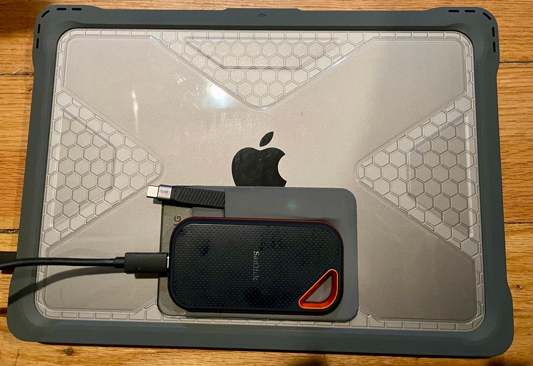 SANDISK 1TB Extreme PRO Portable SSD - Up to 2000MB/s - USB-C, USB 3.2 Gen 2x2, IP65 Water and Dust Resistance, Updated Firmware - External Solid State Drive - SDSSDE81-1T00-G25 customer photo 1