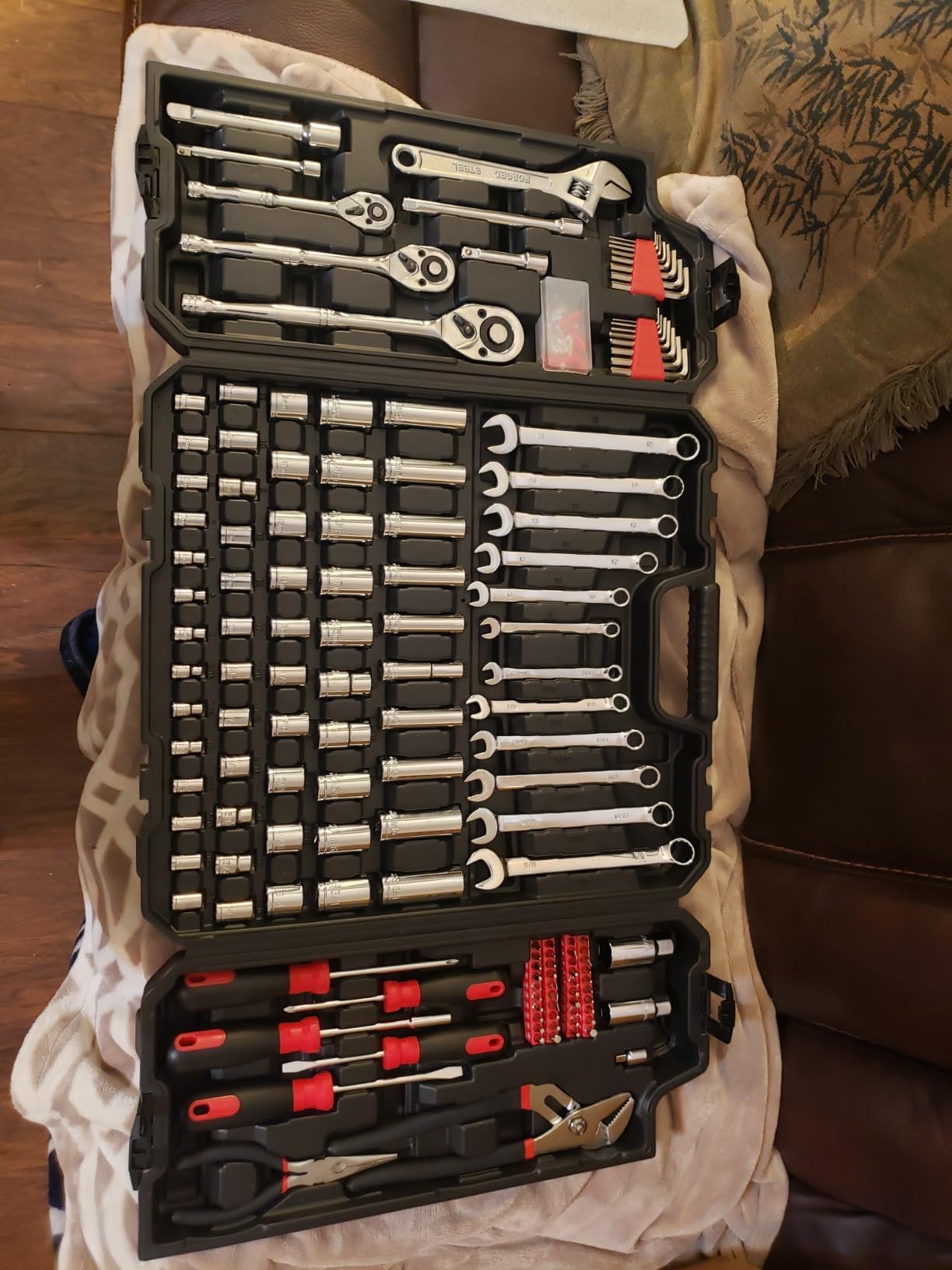 Eastvolt 248 Pieces Mechanics Tool Set, General Purpose Mixed Sockets and Wrenches, Hand Tool Set Auto Repair Tool Kit with Storage Case (EVHT24801) customer photo 1