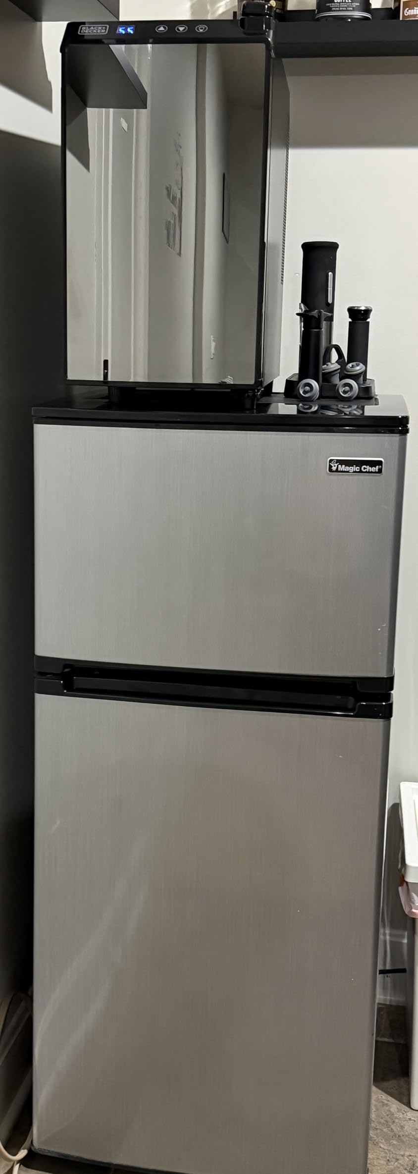 BLACK+DECKER 12-Bottle Thermoelectric Wine Chiller, BD60336, Mirrored Door customer photo 2