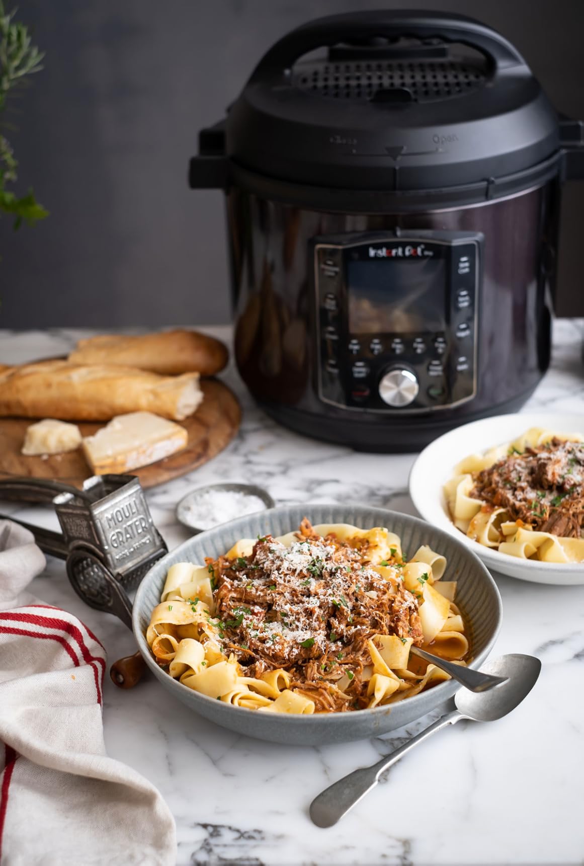 Instant Pot Pro 6 Qt 10-in-1 Electric Pressure Cooker, Black customer photo 1