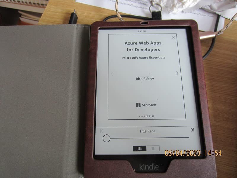 Amazon Kindle Paperwhite Signature Edition (32 GB) – With auto-adjusting front light, wireless charging, 6.8“ display, and up to 10 weeks of battery life– Without Lockscreen Ads – Denim customer photo 2