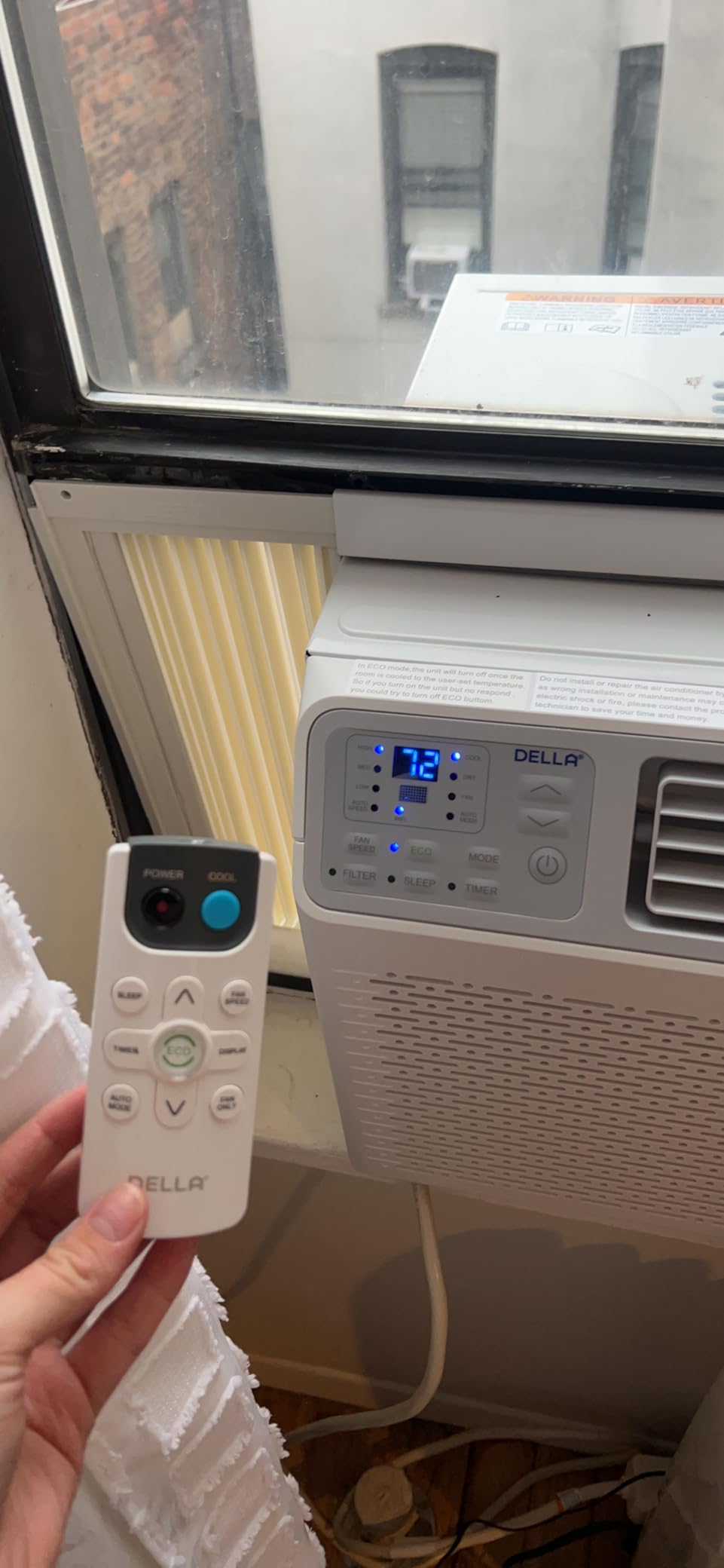 DELLA 10000 BTU Energy Saving Window Air Conditioner, Work with Alexa, Cools Up to 450 Sq. Ft, GEO Location, AC Unit with WIFI Smart Controls, Remote, Dehumidifier, Fan, Reusable Filter, Easy Install customer photo 1