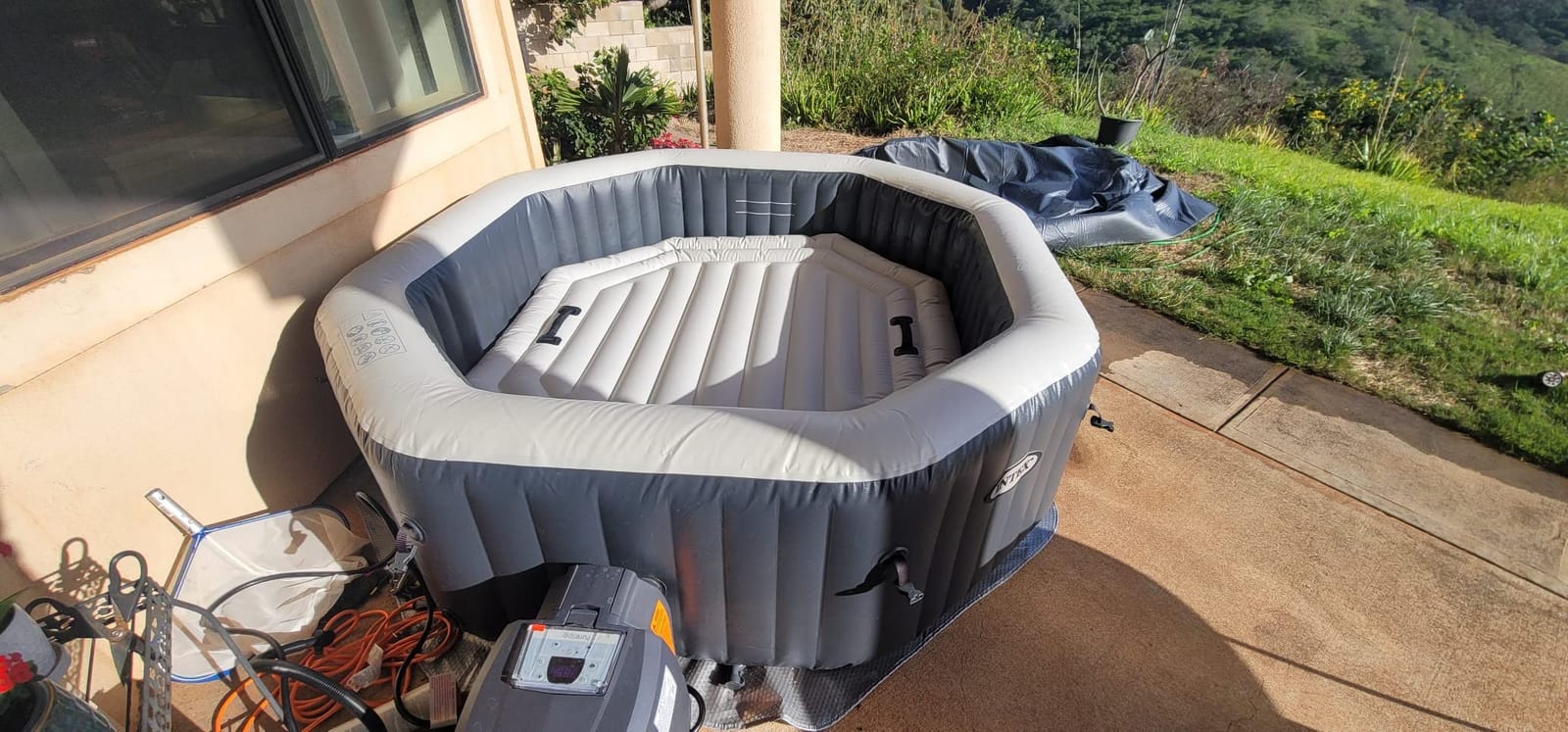INTEX 28433EP PureSpa Bubble Deluxe Spa Set: Includes Energy Efficient Spa Cover – 120 Bubble Jets – Octagonal Design – 4 Person Capacity – 71