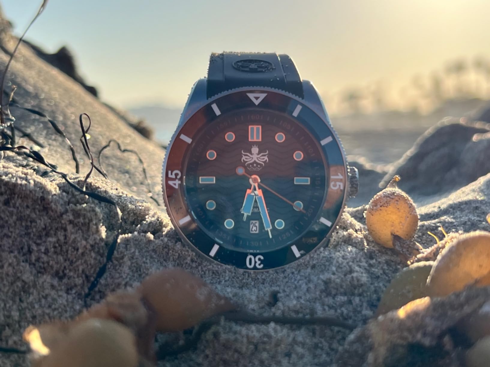 PHOIBOS Automatic Men's 300m Diver Watch with Wave Patterned Dial and Rubber Strap Wave Master PY010R customer photo 2