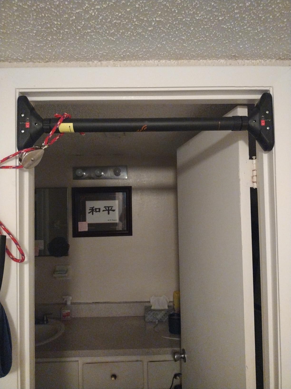 Sportneer Pull Up Bar for Doorway, No-Drill, 29.5-37 in, 440 lb customer photo 1