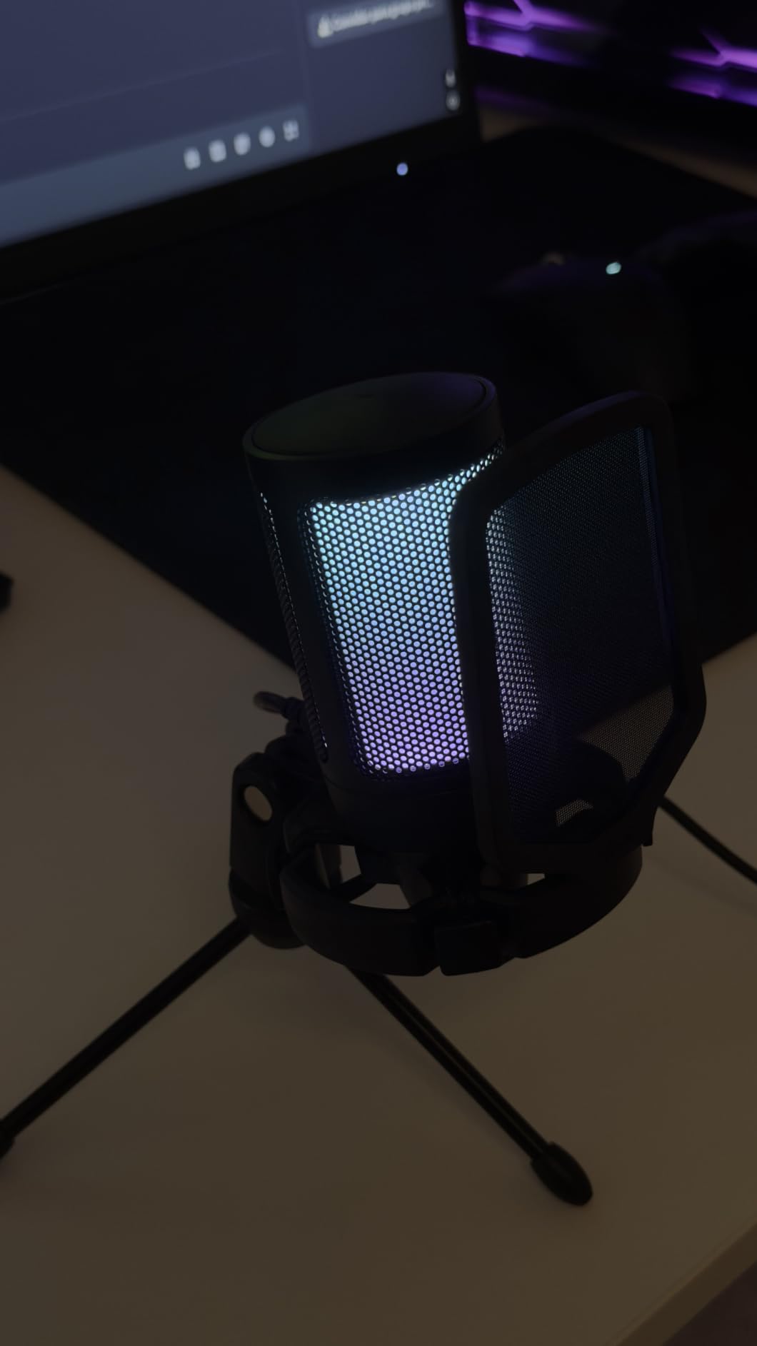 FIFINE AmpliGame A6V USB Gaming Microphone, Condenser RGB Mic for Streaming customer photo 1