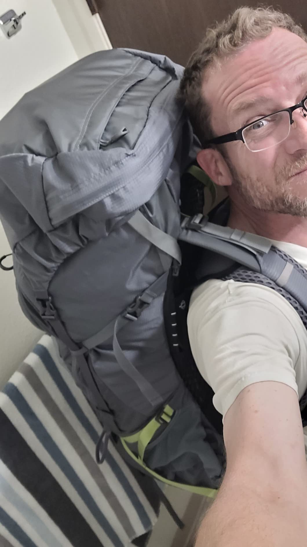 Osprey Atmos AG 65L Men's Backpacking Backpack, Black L-XL customer photo 2