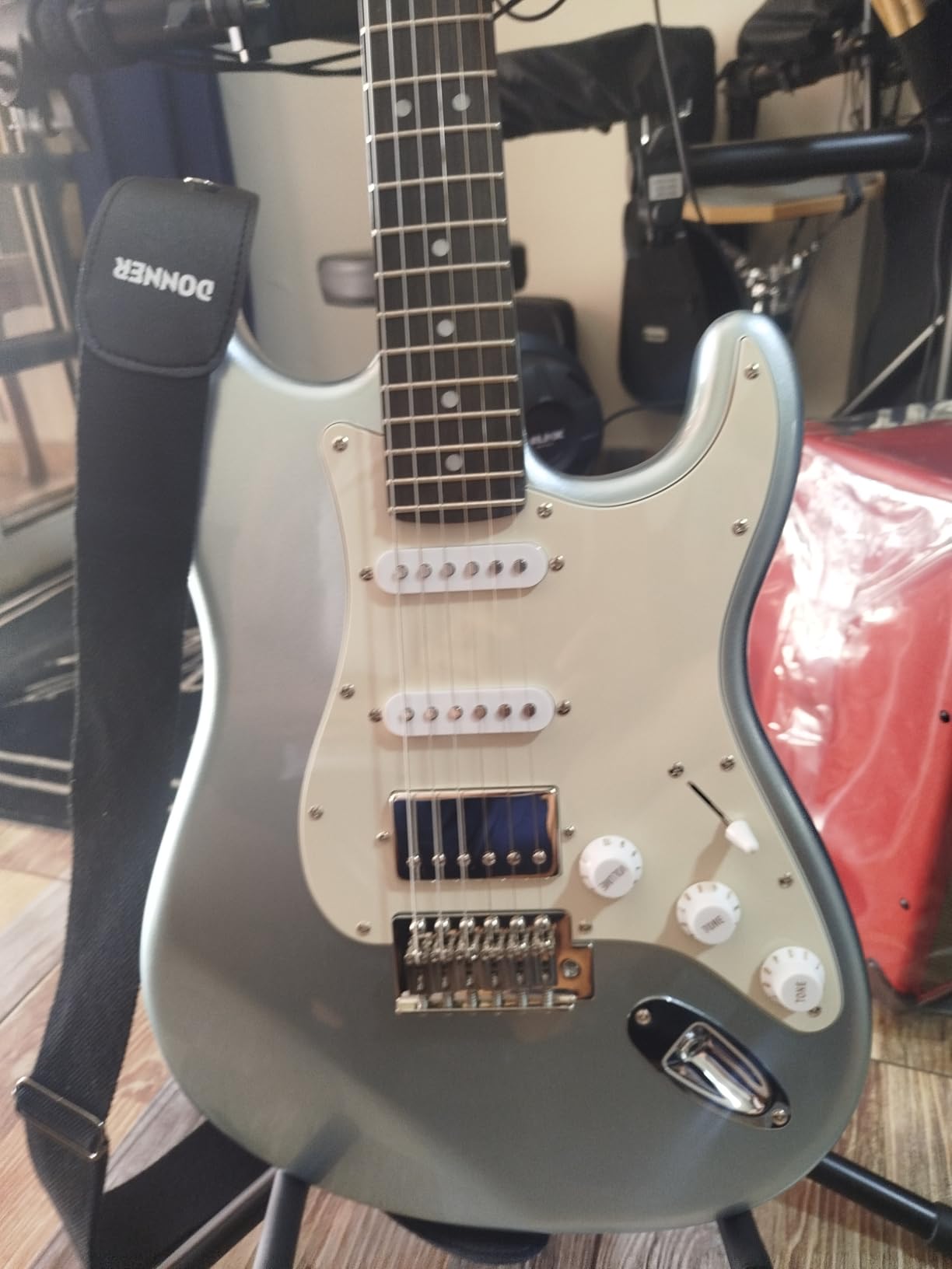 Donner DST-152R Electric Guitar Kit for Adults from Beginners to Advanced customer photo 2